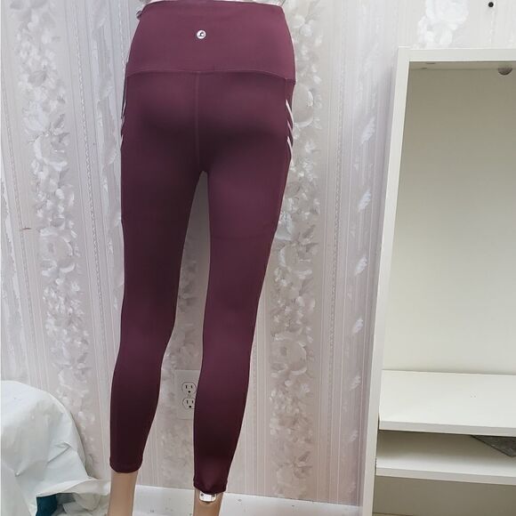 LegEnd Capri Leggings    - Picture 2 of 5
